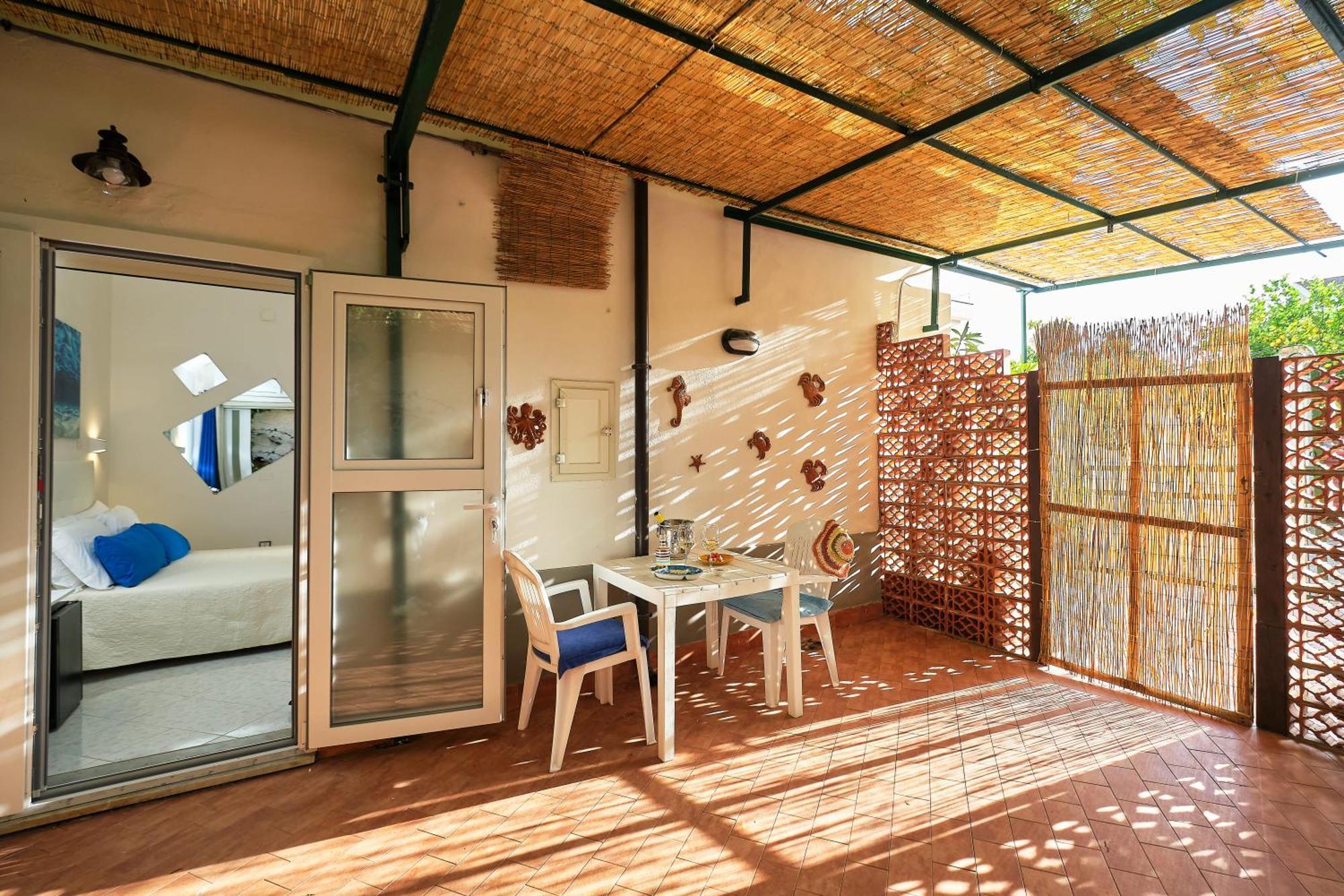 Villa Toru 卡斯特拉巴特 外观 照片